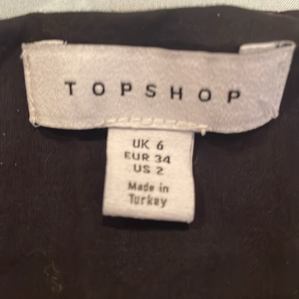 Topshop black bubble sleeve taffeta crop - size 2 - Shapely waistline smocking - Picture 3 of 3
